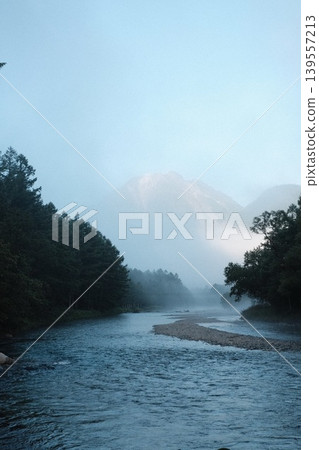 Morning mist of Yakedake Morning mist of Yakedake 139557213