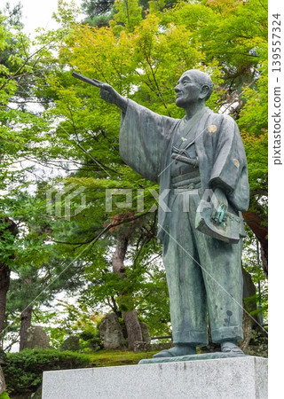Statue of Lord Uesugi Yozan (Uesugi Shrine, Yonezawa City, Yamagata Prefecture) Statue of Lord Uesugi Yozan (Uesugi Shrine, Yonezawa City, Yamagata Prefecture) 139557324