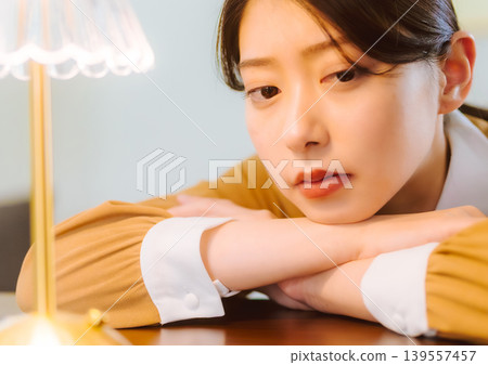 A woman's face illuminated by the lamplight 139557457