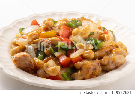 Chicken and Cashew Nut Stir-fry 139557621