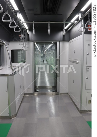 在地鐵中央線的一列地鐵車廂內 139557828