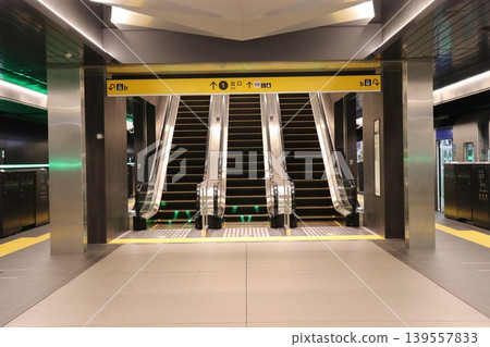 Escalator leading to the platform at Yumeshima Subway Station 139557833
