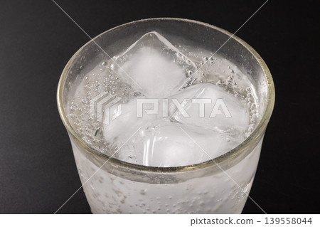 Sparkling water with lemon Sparkling water with lemon 139558044