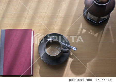 當我打算在下午一邊喝咖啡一邊看書的時候 當我打算在下午一邊喝咖啡一邊看書的時候 139558450