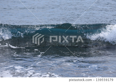 洶湧的波浪 洶湧的波浪 139559179