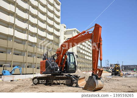 Construction site of an apartment complex where heavy machinery is at work (2) 139559265