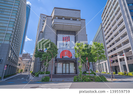 東京證券交易所和甲鬥町金融區外觀（斜角構圖）[東京中央區] 139559759