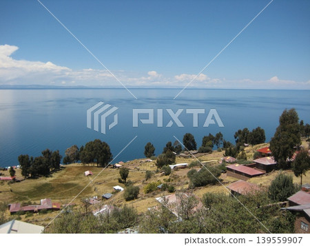 從塔基勒島眺望的的喀喀湖 從塔基勒島眺望的的喀喀湖 139559907