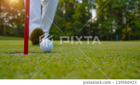 Golfers are putting golf in the evening golf course golf backglound. 139560423