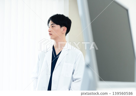 在醫院工作的年輕人 在醫院工作的年輕人 139560586