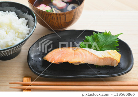Grilled salmon Grilled salmon 139560860