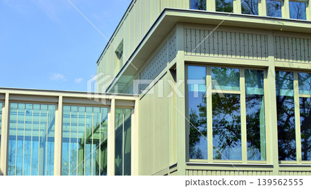 A fragment of a low-rise office building in the classical style. Modernity and tradition in office architecture. A fragment of a low-rise office building in the classical style. Modernity and tradition in office architecture. 139562555