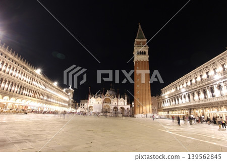 Night view of St. Mark's Square in the old town of Venice, Italy 139562845