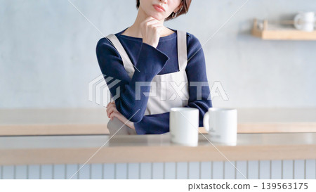 A woman thinking in the kitchen 139563175