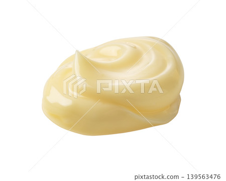 一塊蛋黃醬放在白色背景上,表面光滑,從對角線角度觀看。 一塊蛋黃醬放在白色背景上,表面光滑,從對角線角度觀看。 139563476