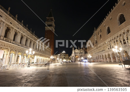 Night view of St. Mark's Square in the old town of Venice, Italy 139563505