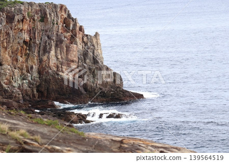 海岸邊的三層懸崖 海岸邊的三層懸崖 139564519