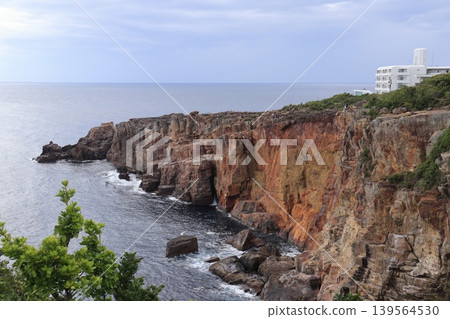 海岸邊的三層懸崖 海岸邊的三層懸崖 139564530