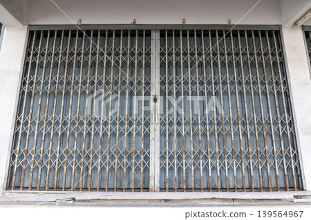 Classic Vintage Folding Metal Gate Shutter Door for Shopfront Security Classic Vintage Folding Metal Gate Shutter Door for Shopfront Security 139564967