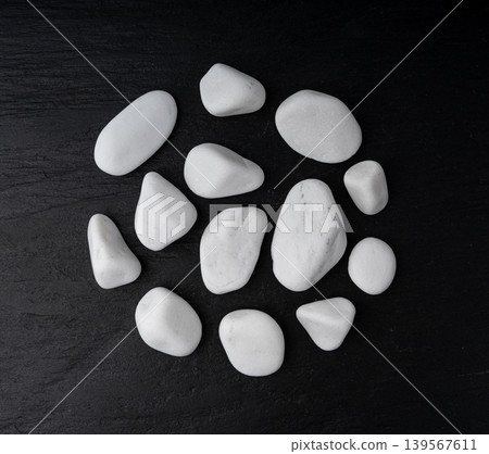 White marble pebble, decorative garden stone 139567611