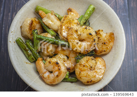 Stir-fried shrimp and asparagus Stir-fried shrimp and asparagus 139569643