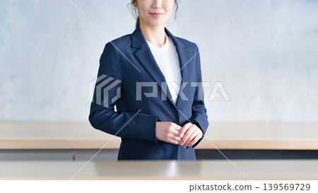 年輕的商界女強人 139569729