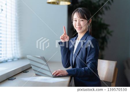 Young business woman Young business woman 139570530