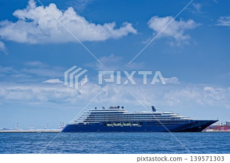 The cruise ship Luminara made its first port call at Hakata Port. The cruise ship Luminara made its first port call at Hakata Port. 139571303