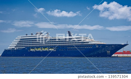 The cruise ship Luminara made its first port call at Hakata Port. The cruise ship Luminara made its first port call at Hakata Port. 139571304