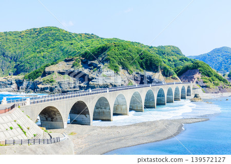 初夏時節,鹿兒島縣薩摩仙台市的大橋鹿子子橋 初夏時節,鹿兒島縣薩摩仙台市的大橋鹿子子橋 139572127