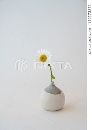 Single flower vase, ceramic, flower vase, artist: Margaret Single flower vase, ceramic, flower vase, artist: Margaret 139573273