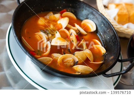 Clams a la marinera Clams a la marinera 139576710