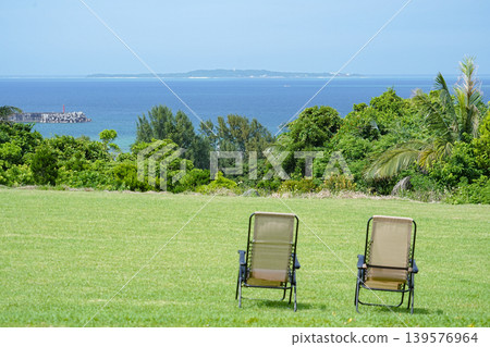 Hatoma Island seen from Iriomote Island, Okinawa Prefecture Hatoma Island seen from Iriomote Island, Okinawa Prefecture 139576964