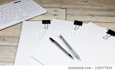 用於文件整理和文書處理的商務辦公桌 用於文件整理和文書處理的商務辦公桌 139577024