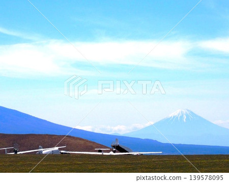 霧峰高原:富士山與滑翔機 霧峰高原:富士山與滑翔機 139578095