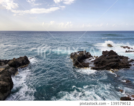 Ocean waves crashing against rocky coastline Ocean waves crashing against rocky coastline 139579012
