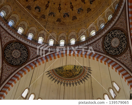 Ornate mosque ceiling with Islamic calligraphy Ornate mosque ceiling with Islamic calligraphy 139579065