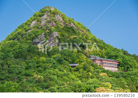 滋賀縣東近江市赤神山（太郎房山）的新綠 139580210