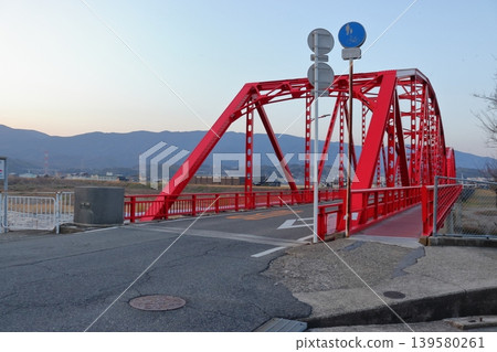 通往久藤山的入口,橫跨紀之川:久藤山橋(和歌山縣久藤山町) 通往久藤山的入口,橫跨紀之川:久藤山橋(和歌山縣久藤山町) 139580261