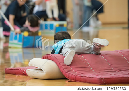 [Nursery school sports day obstacle course mat] 139580280