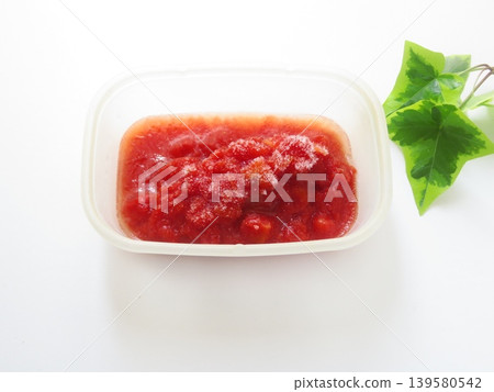 Frozen tomatoes Frozen tomatoes 139580542