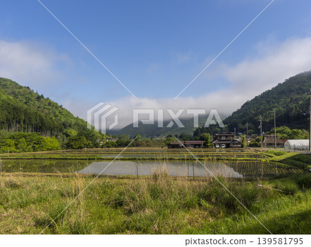 有稻田的里山風景 有稻田的里山風景 139581795