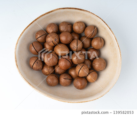 Macadamia nuts isolated. Natural raw peeled macadamia seeds and shells 139582053
