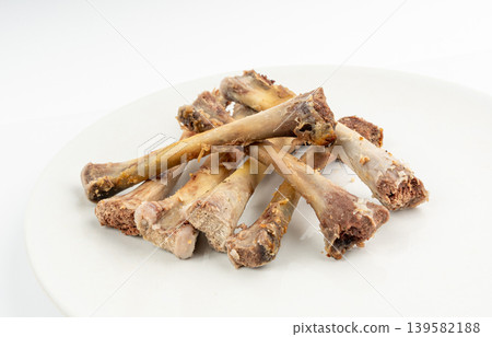 Chicken Leftovers Isolated, Cleanly Gnawed Bones, Gnawed Bare Bones after Dinner, Eaten Clean Lunch Chicken Leftovers Isolated, Cleanly Gnawed Bones, Gnawed Bare Bones after Dinner, Eaten Clean Lunch 139582188