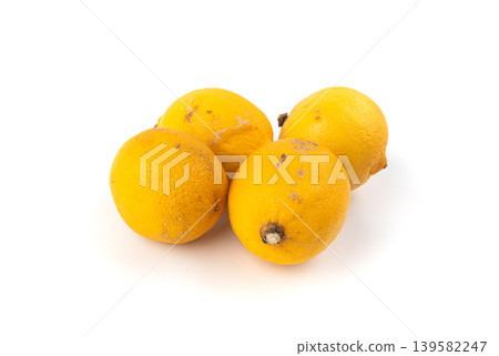 Old dried lemons. Fruits with darkened skins Old dried lemons. Fruits with darkened skins 139582247