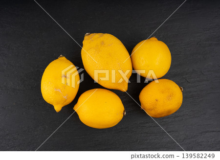 Old dried lemons. Fruits with darkened skins 139582249