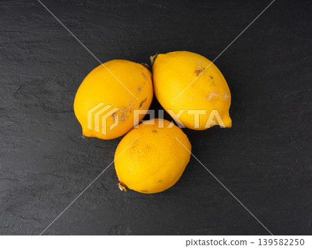 Old dried lemons. Fruits with darkened skins Old dried lemons. Fruits with darkened skins 139582250