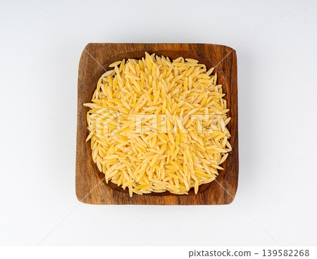 Raw orzo pasta, risoni or kritharaki pile Raw orzo pasta, risoni or kritharaki pile 139582268
