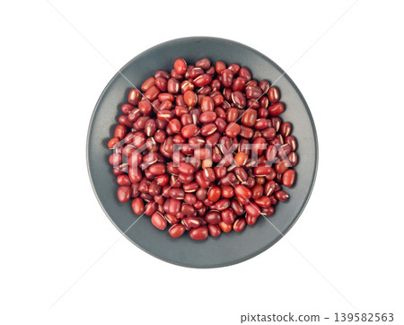 Red adzuki beans isolated, raw azuki bean pile, Vigna angularis legume seeds, dry red mung bean Red adzuki beans isolated, raw azuki bean pile, Vigna angularis legume seeds, dry red mung bean 139582563