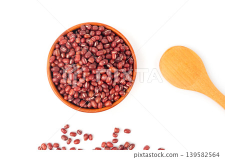 Red adzuki beans isolated, raw azuki bean pile, Vigna angularis legume seeds, dry red mung bean Red adzuki beans isolated, raw azuki bean pile, Vigna angularis legume seeds, dry red mung bean 139582564